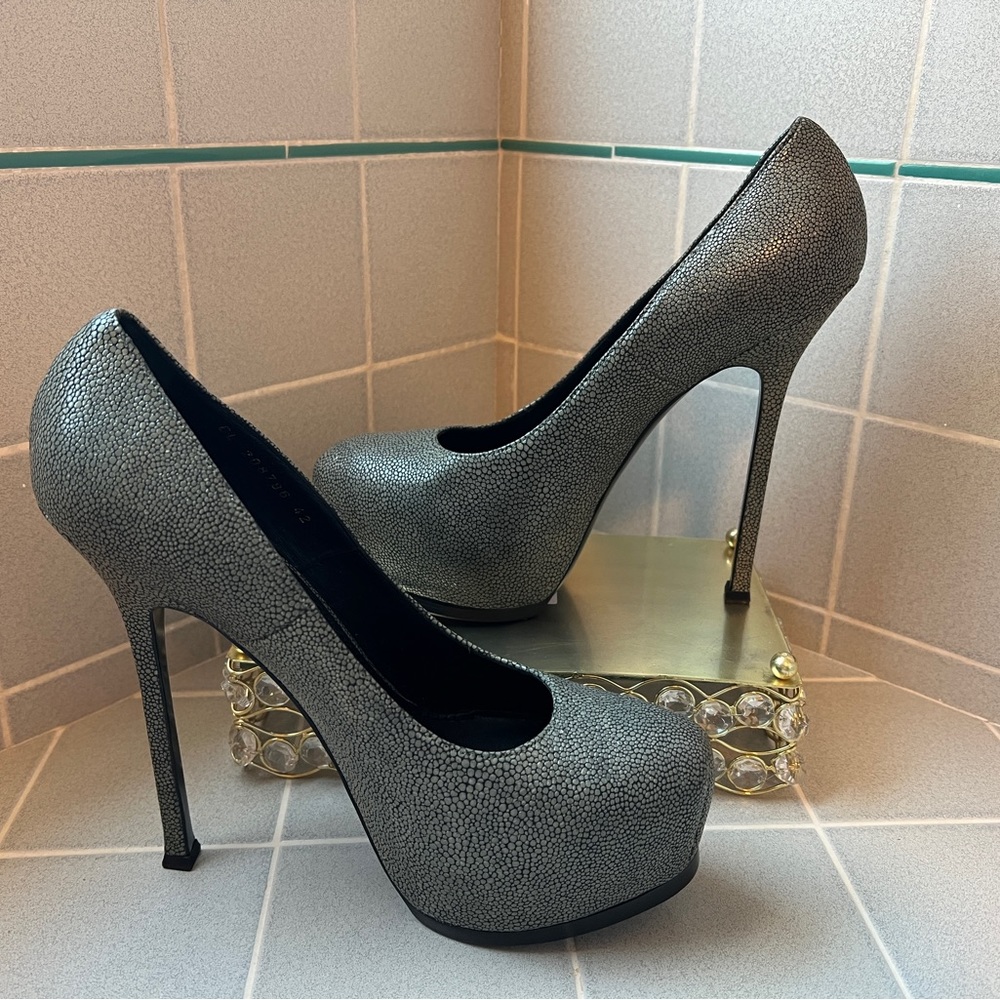 Size 11 YSL Tribtoo Grey Snake skin like Pumps